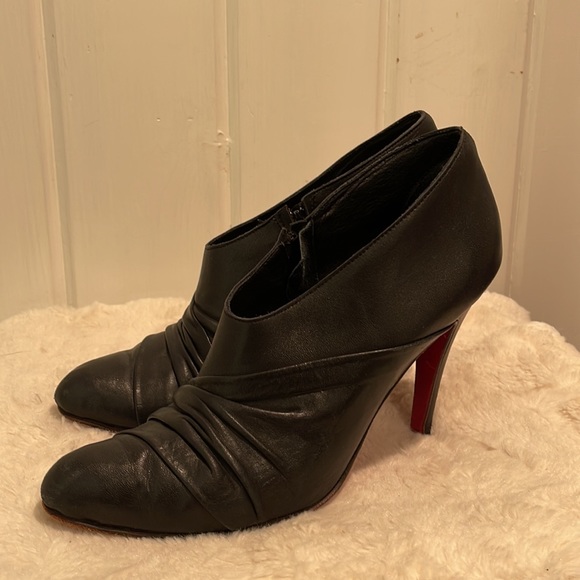 Black Leather Closed Toe Bootie Pump Size 40 - Picture 4 of 7